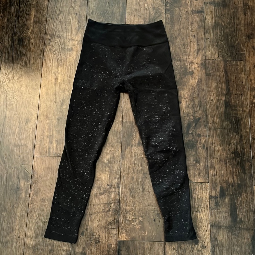 Lululemon leggings, 6